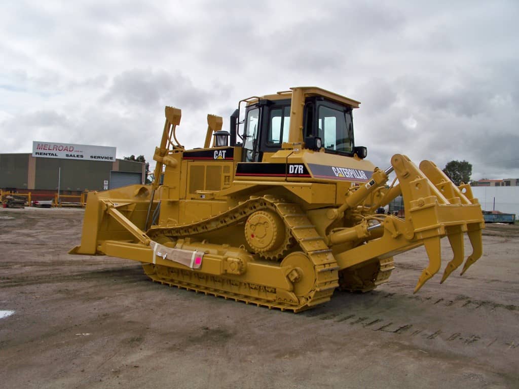 Красноярске работа бульдозер. Бульдозер Cat d7r. Бульдозер Caterpillar d7r. Бульдозер гусеничный d7r Cat. Рыхлитель Cat d6.